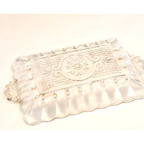 Vintage Clear Pressed Glass Oyster and Pearl Dresser Tray scalloped edges 8" - Picture 3 of 5